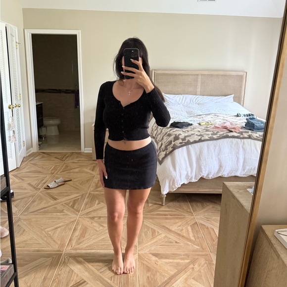 Brandy Melville Sweater - Picture 1 of 2